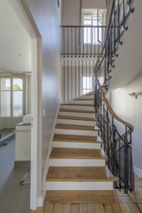 L'escalier après travaux de rénovation