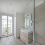 Vue de la salle de bain Rénovation d'un appartement de 70m2 dans le 15è