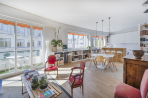Le salon et la salle à manger Rénovation haut de gamme d'un appartement de 140m2 dans le 7è