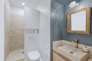 La salle de bain rénovée - appartement de 120m2 Paris 10è
