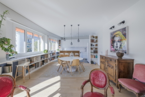 Vue en profondeur Rénovation haut de gamme d'un appartement de 140m2 dans le 7è
