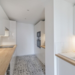 Vue de la cuisine Rénovation d'un appartement de 70m2 dans le 15è 2