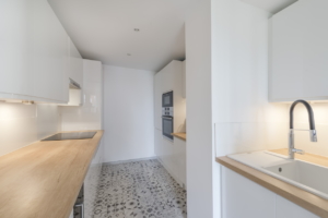 Vue de la cuisine Rénovation d'un appartement de 70m2 dans le 15è 2