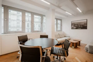 Salle de réunion et de repos après travaux de rénovation