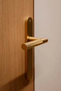 Finitions poignées de porte de bureaux