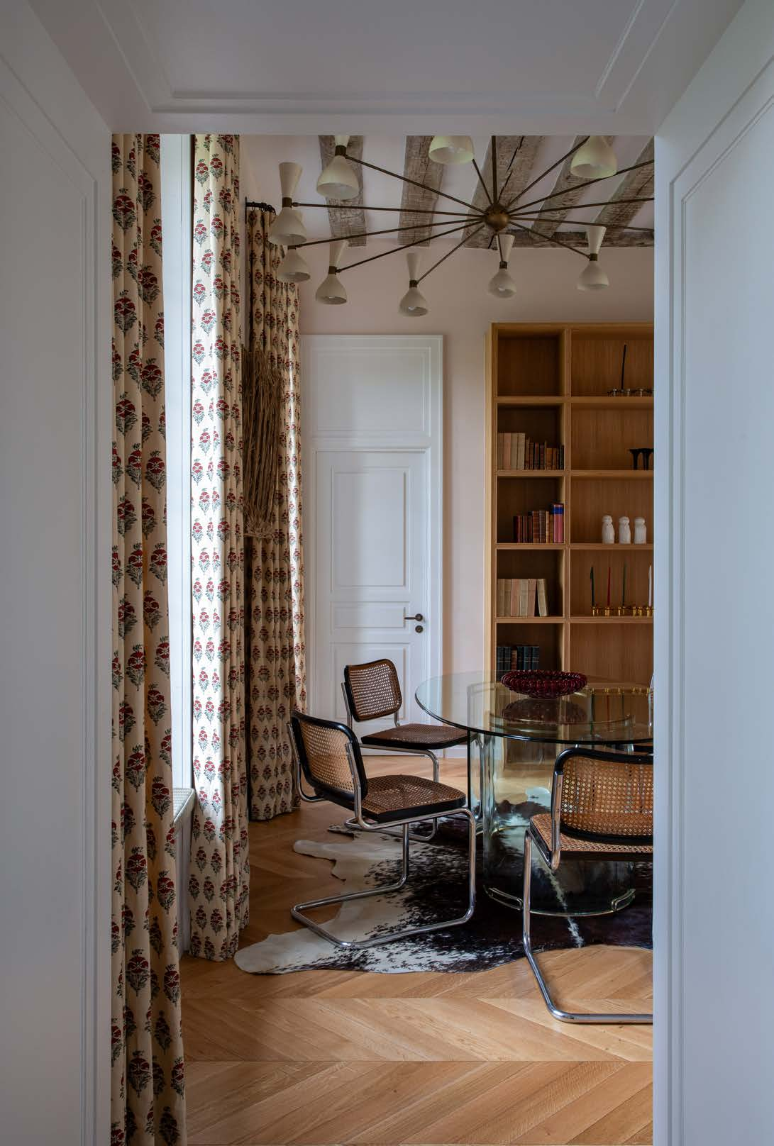 Salle à manger rénovée d’une maison à Épinay, Normandie Salle à manger rénovée d'une maison à Épinay, Normandie